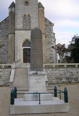 Monument aux morts / église - Vignieu