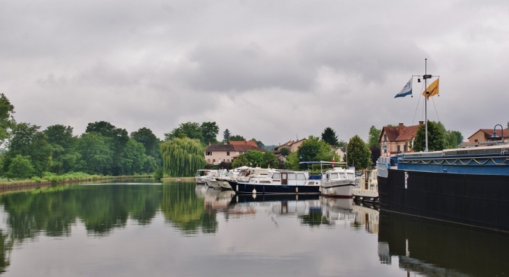 Le canal - Briennon