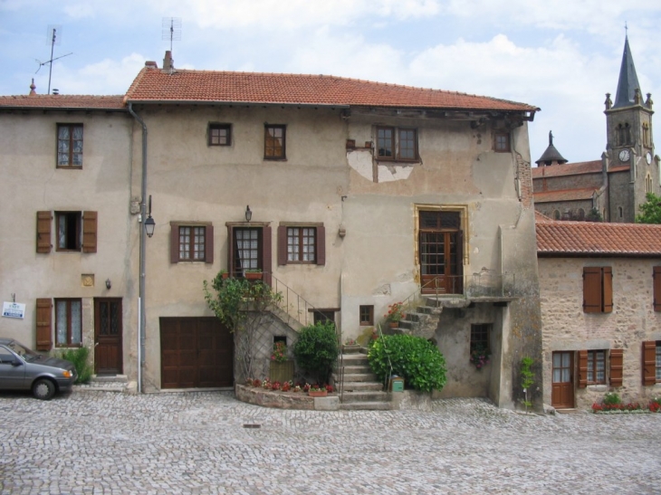 Le Crozet - maison de la place 