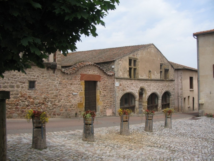 La halle de la Cordouannerie  XVI ème - Le Crozet