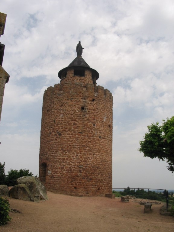 Le Crozet - restes du Donjon  XII ème