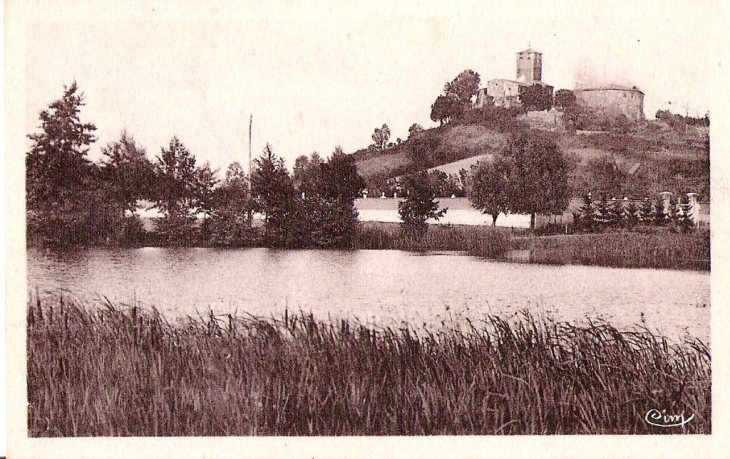 Le Prieuré depuis l'étang Brenot - Montverdun