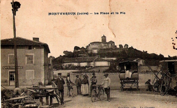 La Place et le Prieuré de Montverdun