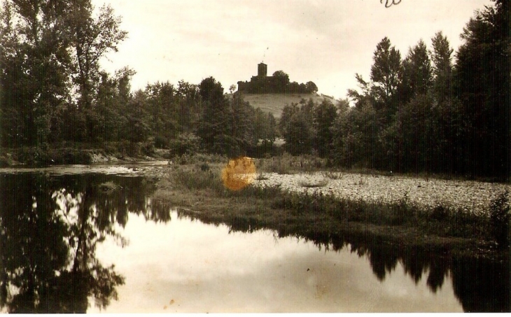 Le Prieuré et le Lignon en premier plan - Montverdun