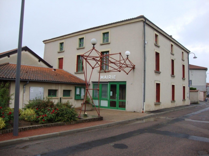 Neulise (42590) la mairie