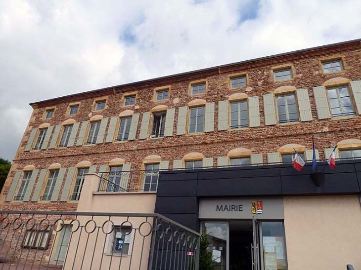 La mairie dans l'ancien château - Perreux