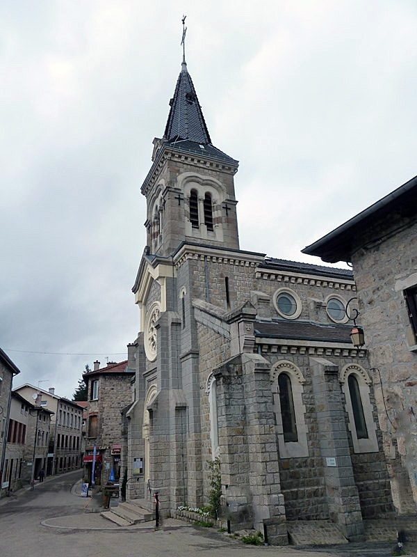 L'église dans la rue principale - Planfoy