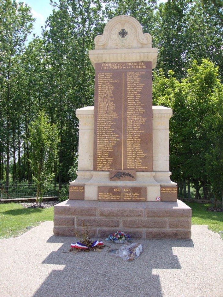 Pouilly-sous-Charlieu (42720) monument aux morts