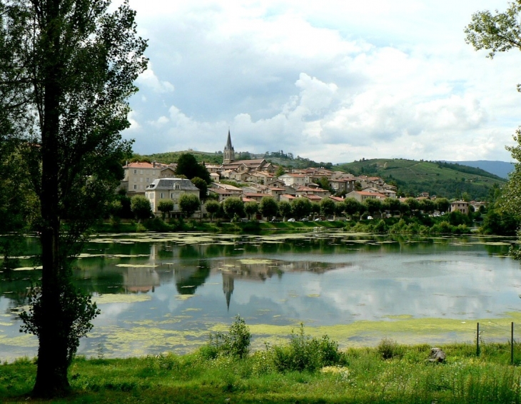 Un village aux reflets sympathiques. - Saint-Pierre-de-Bœuf