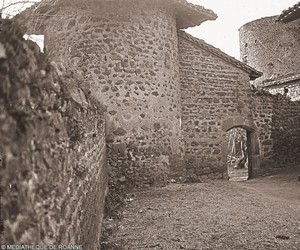 Dessin d'une porte du chateau datant de 1944 - Saint-Polgues