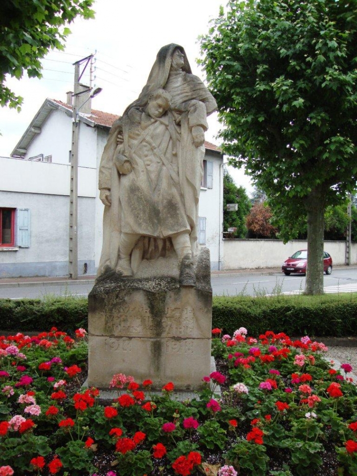 Veauche (42340) village de Saint Laurent de Veauche: monument aux morts