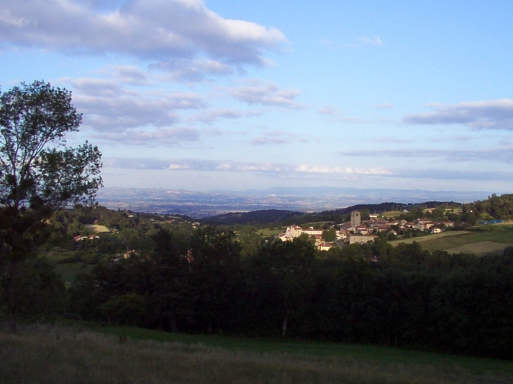 Le village vu du Montgenest - Verrières-en-Forez