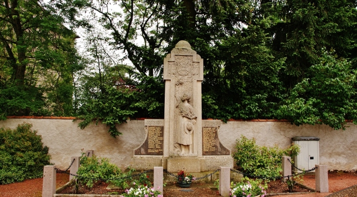 Monument aux Morts - Vivans