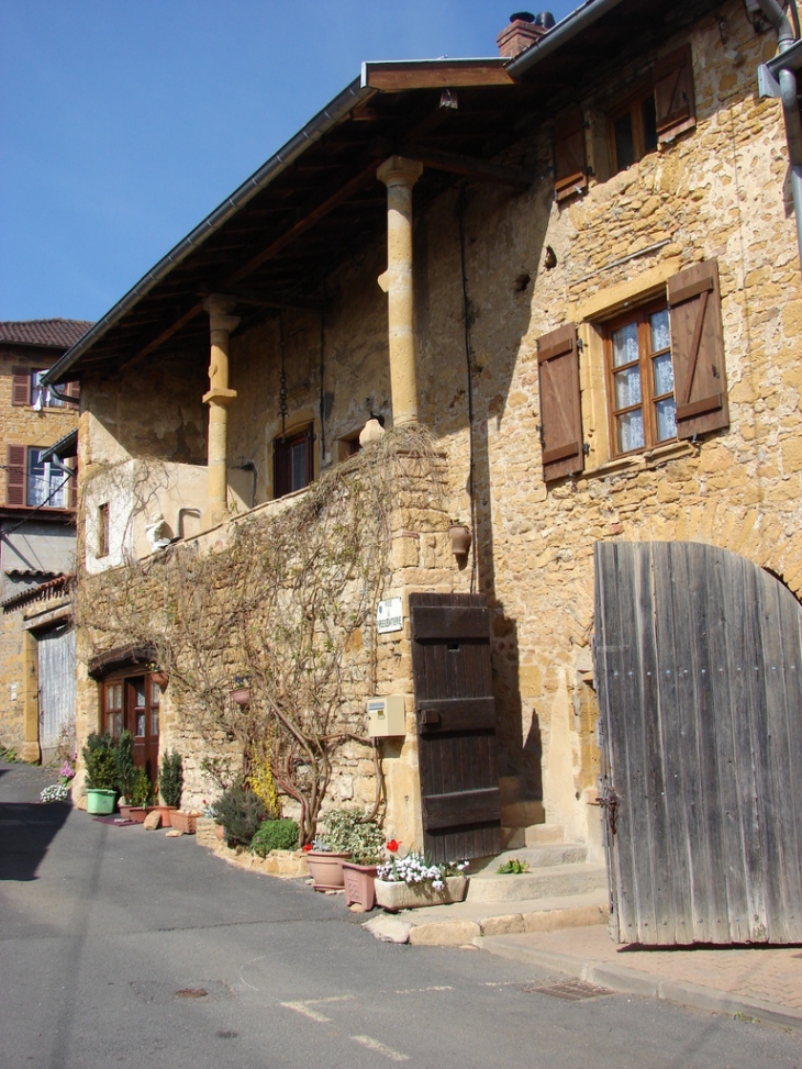 Maison du village près de l'Eglise Saint-Blaise - Bagnols