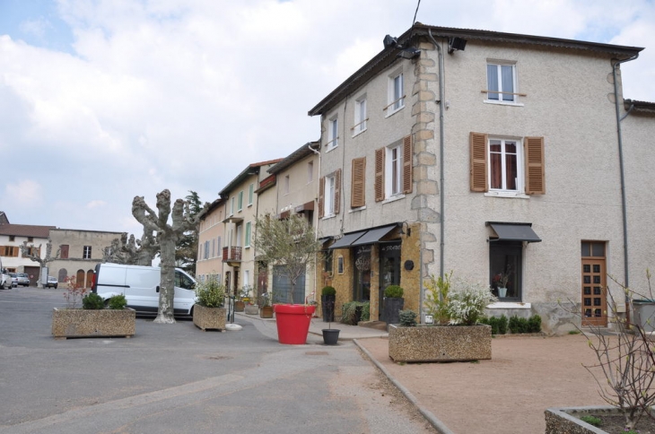 Commerce sur la place de la Mairie - Brindas