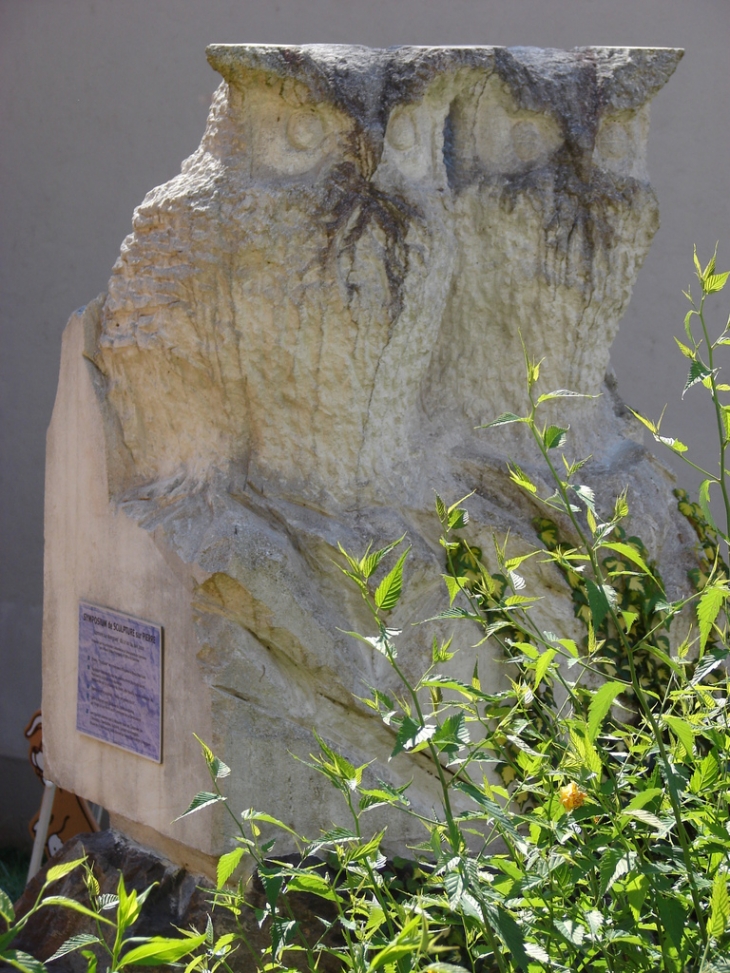 Sculpture sur Pierre d'Antonia Nicolas (La pierre vient d'Oppède-le-Vieux - Vaucluse) - Chambost-Allières