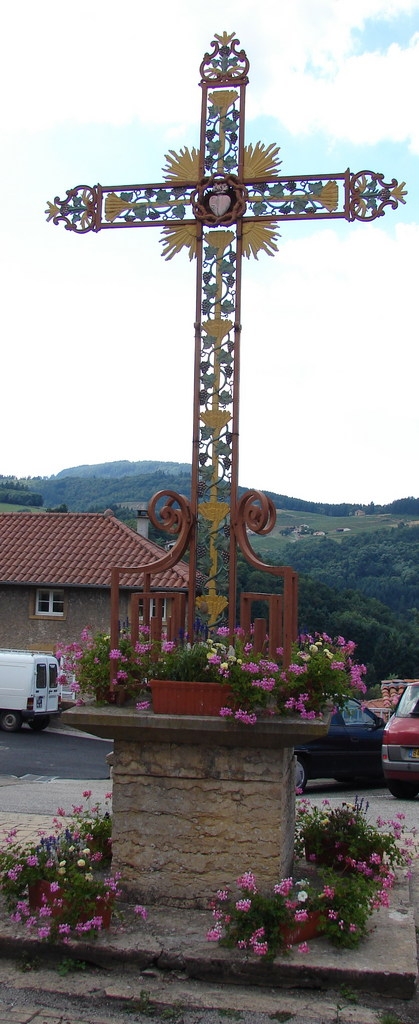 La Croix près de l'Eglise - Chamelet