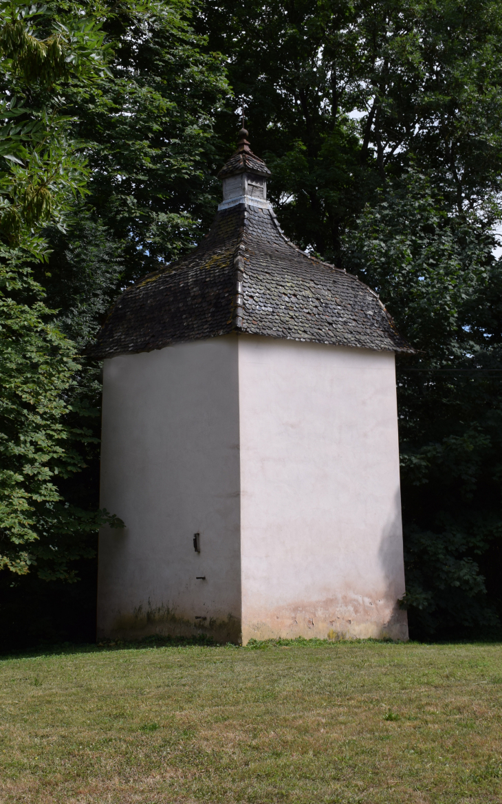 La Girardière, pigeonnier - Charentay