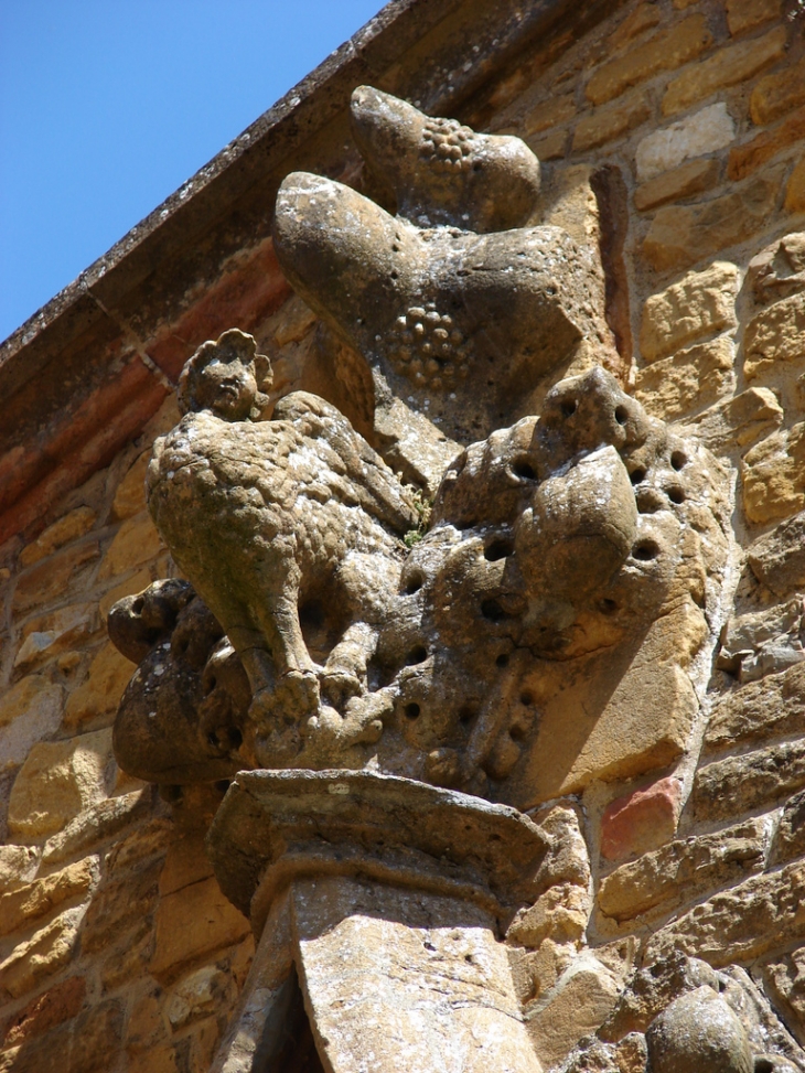 Détail de la Façade de la Chapelle Notre-Dame-du-Bon-Secours - Châtillon