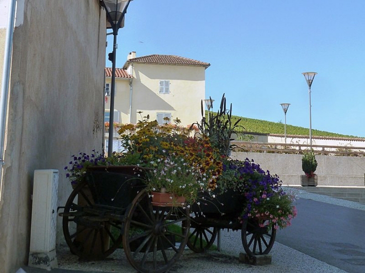 Village fleuri - Chiroubles