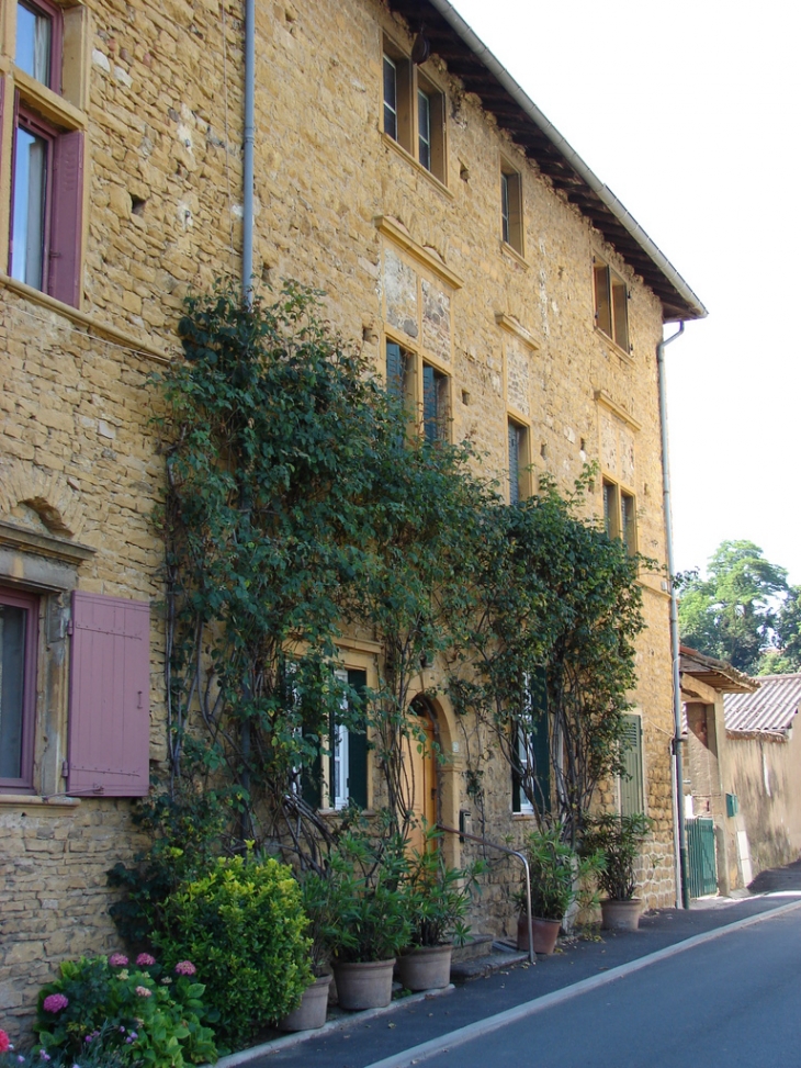 Dans les rues de Civrieux - Civrieux-d'Azergues