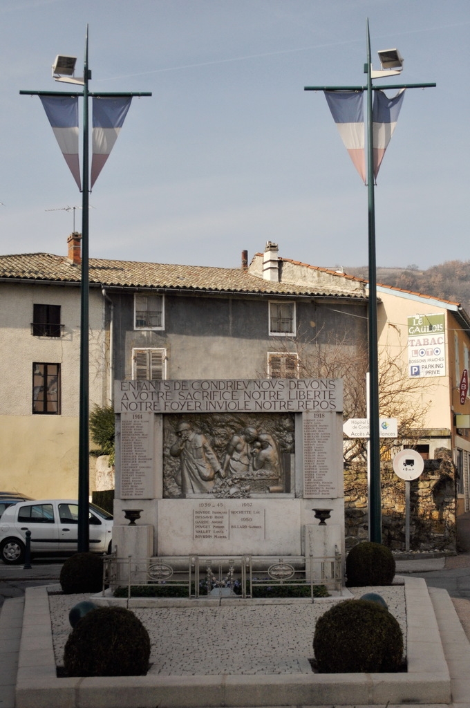 Le Monument aux Morts - Condrieu