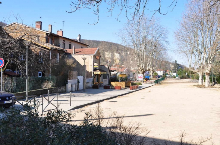 Place de la république - Couzon-au-Mont-d'Or