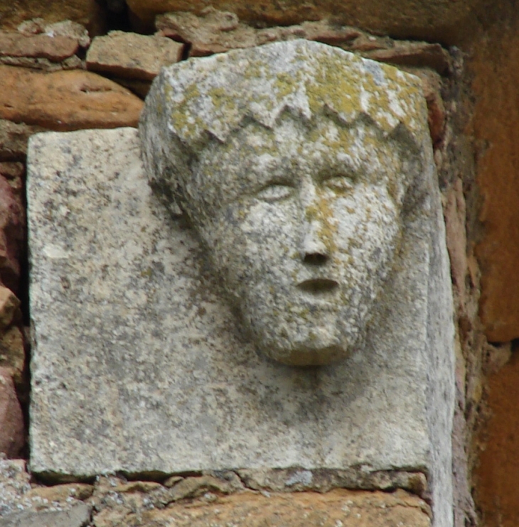 Détail architectural de la Chapelle de Chevènnes - Denicé