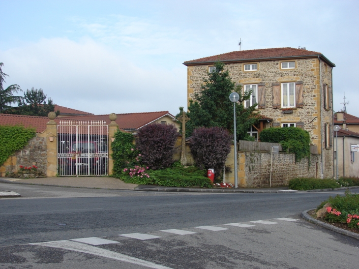 Une vue du village - Éveux