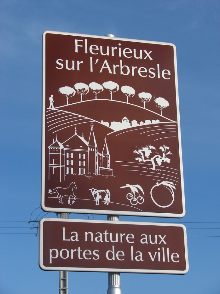 A l'entrée du village - Fleurieux-sur-l'Arbresle