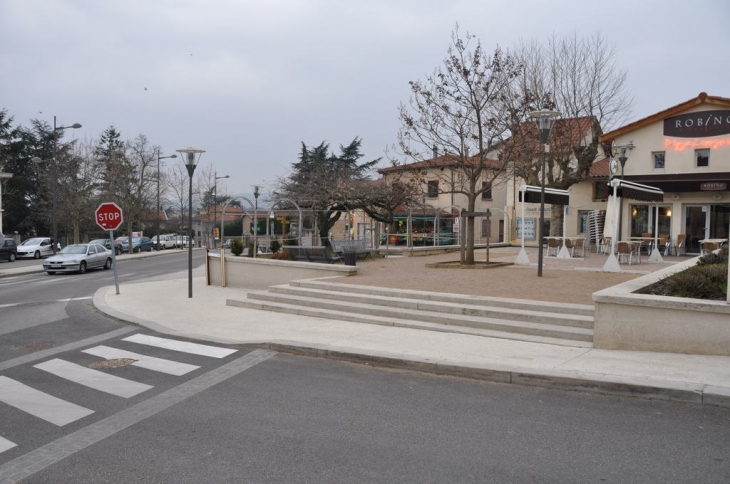 Place centrale - Grézieu-la-Varenne