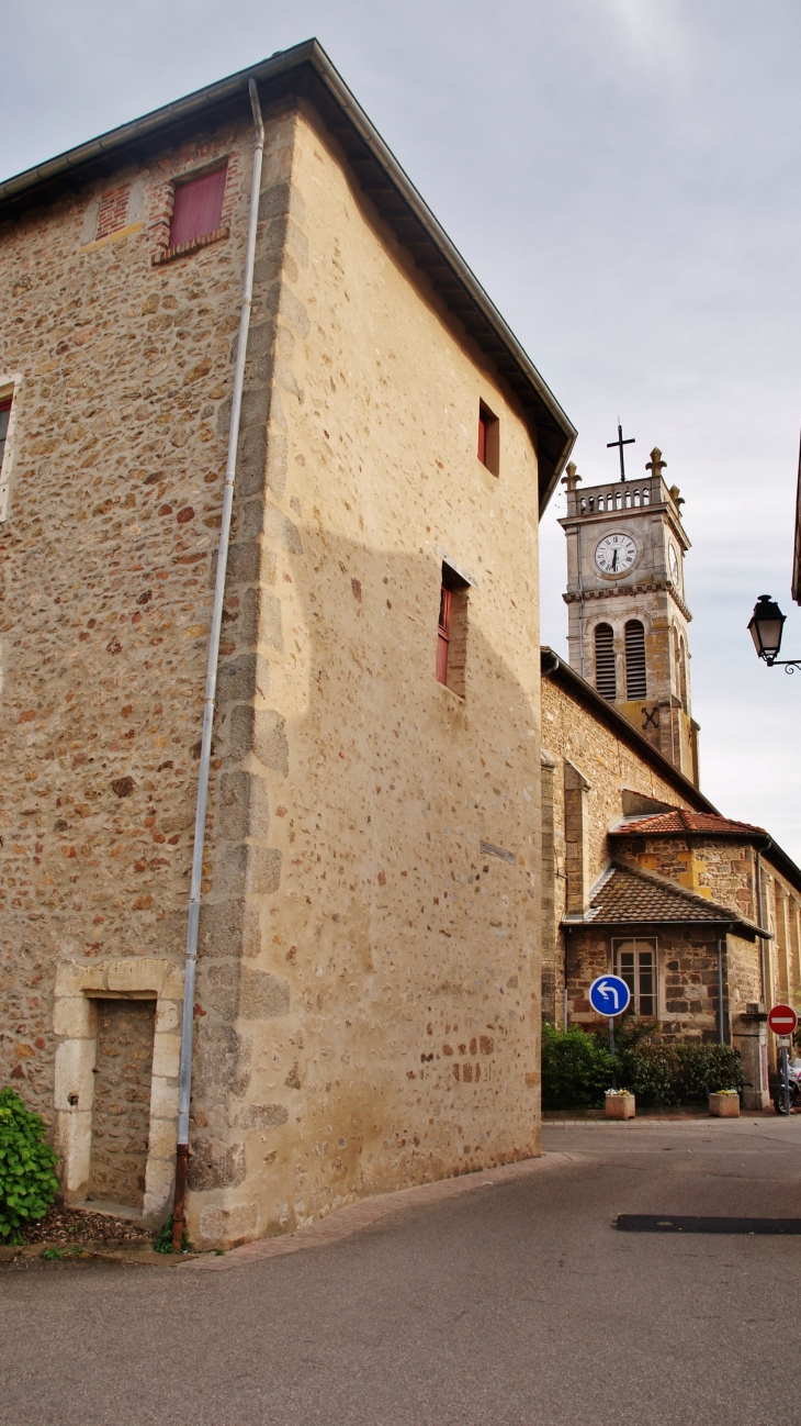 <<église Saint-Roch et la Tour Carrée - Grézieu-la-Varenne