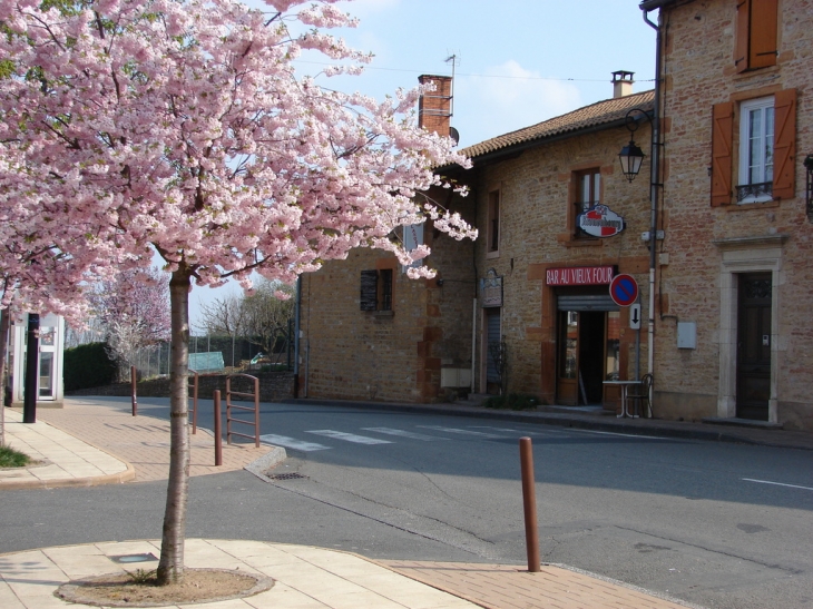 La Place de la Mairie - Lachassagne