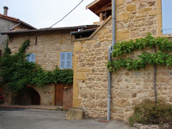 Dans les rues du Village - Légny