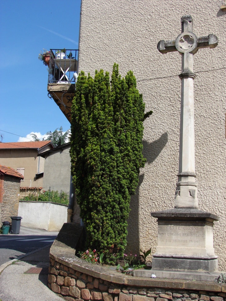 Croix du XVIème siècle - Lentilly