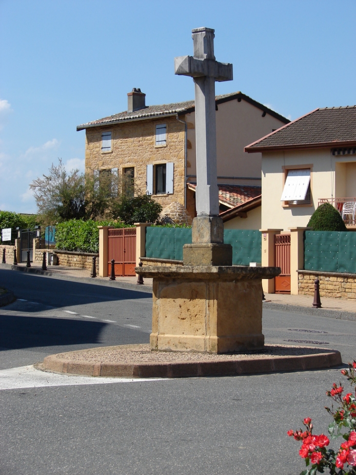 Croix de Chemin (Près de la Mairie) - Liergues