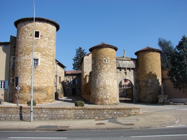 Les Trois Tours du Château - Lissieu