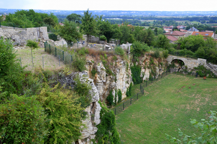 Carrière - Lucenay