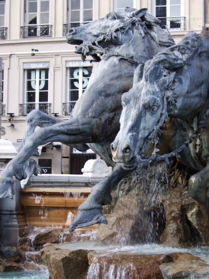 Place des Terreaux, fontaine de Bartholdi - Lyon