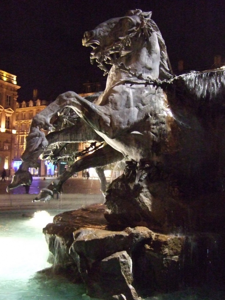 Place des Terreaux, fontaine de Bartholdi - Lyon