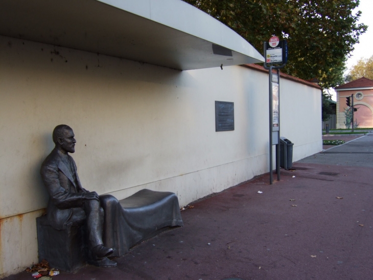 Hôpital St Jean de Dieu, l'arrêt de bus, Sigmund Freud - Lyon