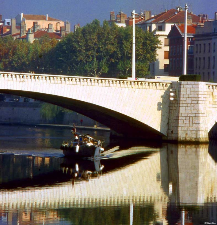 Navigation paisible sur la Saône - Lyon