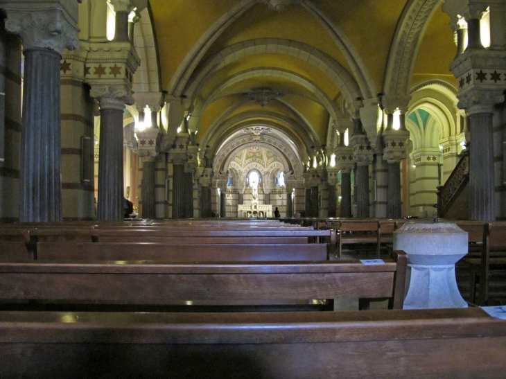 La basilique Notre-Dame de Fourvière. La crypte est consacrée à Joseph. - Lyon