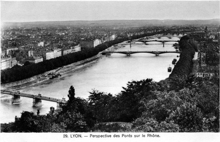 Perspective des Ponts sur le Rhône, vers 1920 (carte postale ancienne). - Lyon