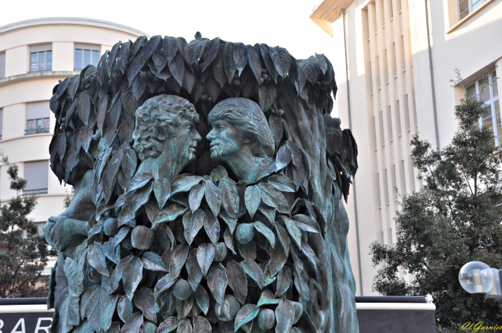 Fontaine - Le Buissson ardent - Geneviève Böhmer - Lyon