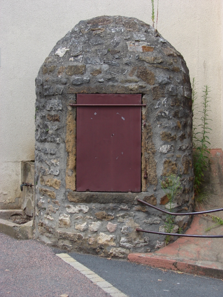 Le Puits, Place de l'Eglise - Morancé