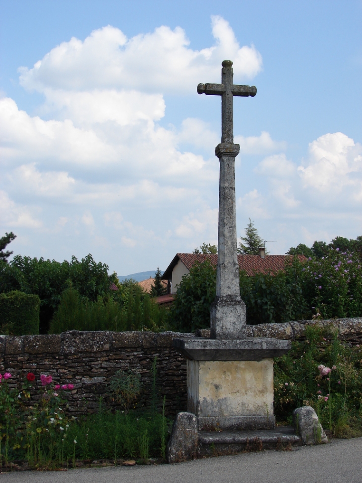 Une des Croix du Village - Morancé