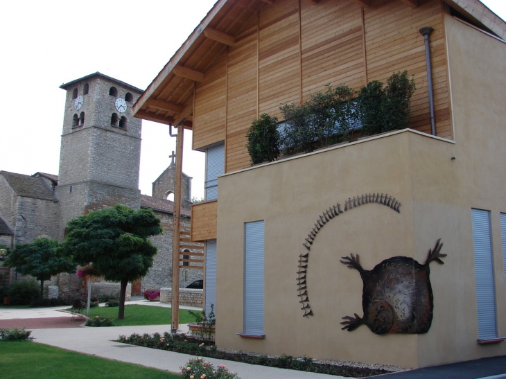 La Mairie et l'Eglise - Morancé