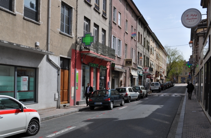 La Rue Victor Hugo - Neuville-sur-Saône