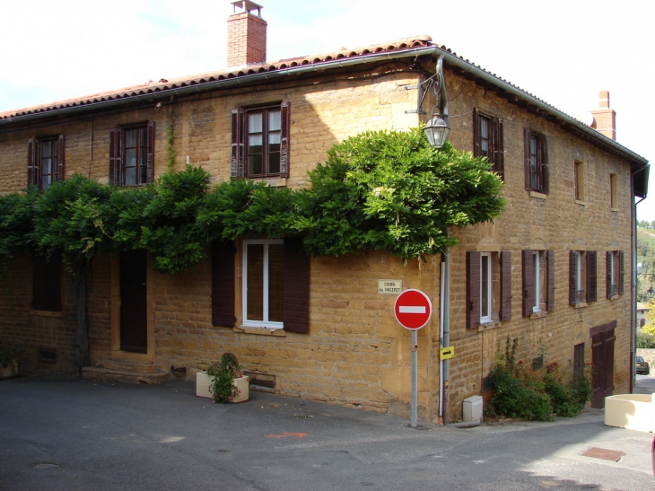 Dans le Village - Pouilly-le-Monial